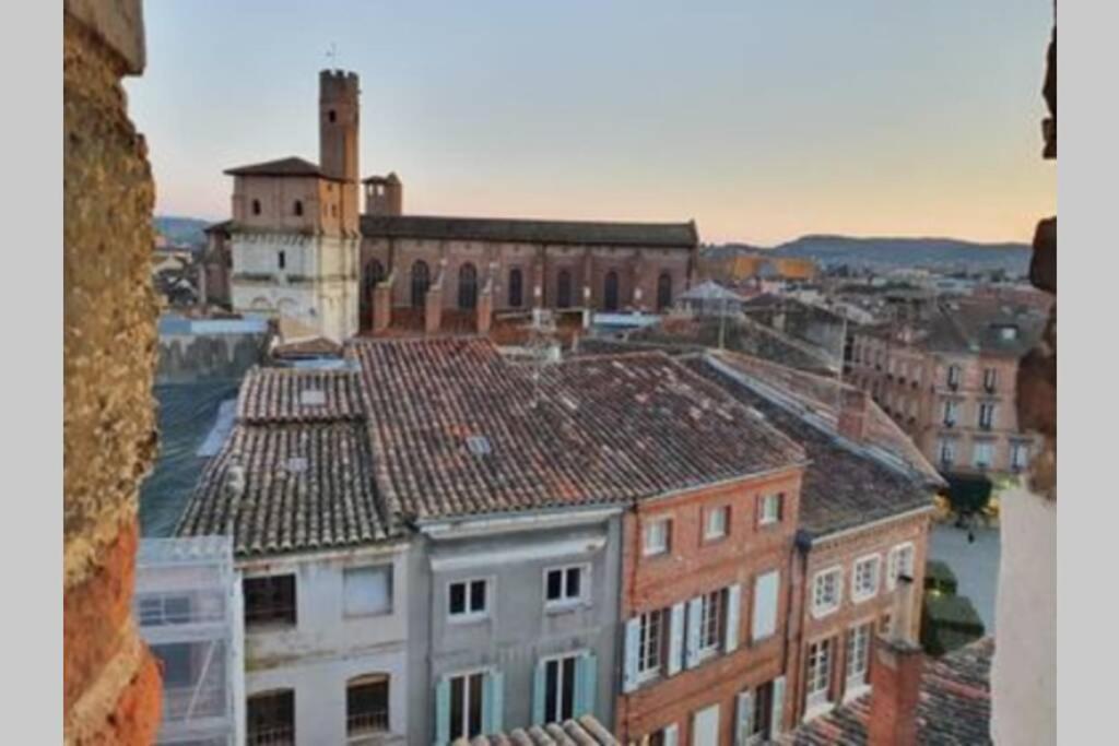 Appartement Exceptionnel 4 Etoiles Hyper Centre Albi 65 M2 Au 4Eme Etage Sans Ascenseur Avec Une Tour Du 12Eme Siecle Exteriör bild