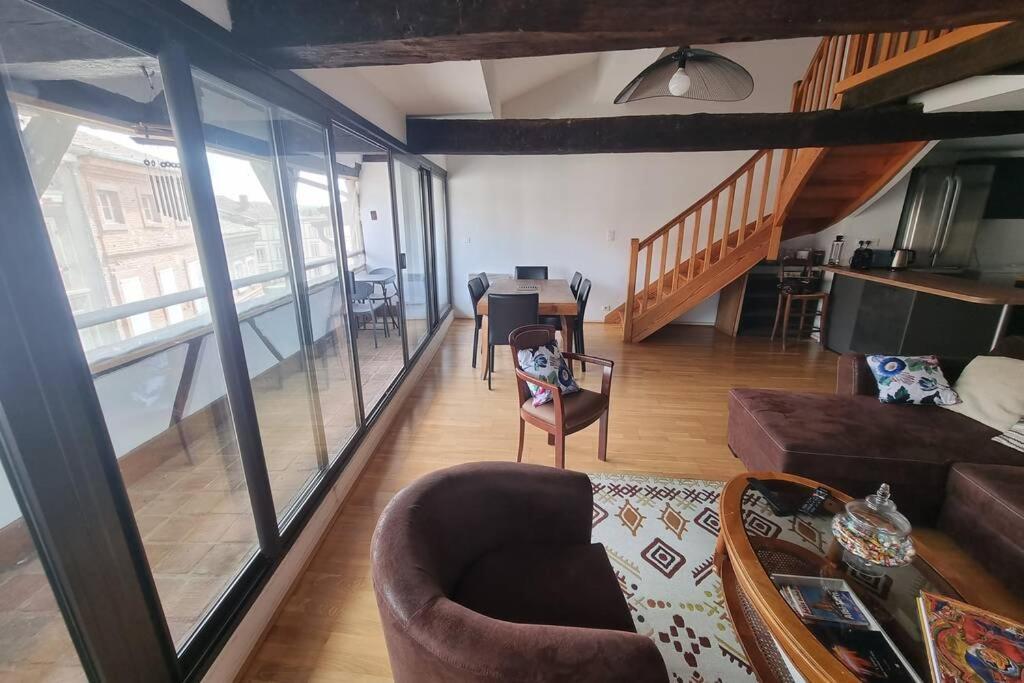 Appartement Exceptionnel 4 Etoiles Hyper Centre Albi 65 M2 Au 4Eme Etage Sans Ascenseur Avec Une Tour Du 12Eme Siecle Exteriör bild