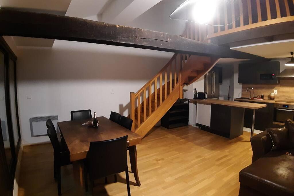 Appartement Exceptionnel 4 Etoiles Hyper Centre Albi 65 M2 Au 4Eme Etage Sans Ascenseur Avec Une Tour Du 12Eme Siecle Exteriör bild