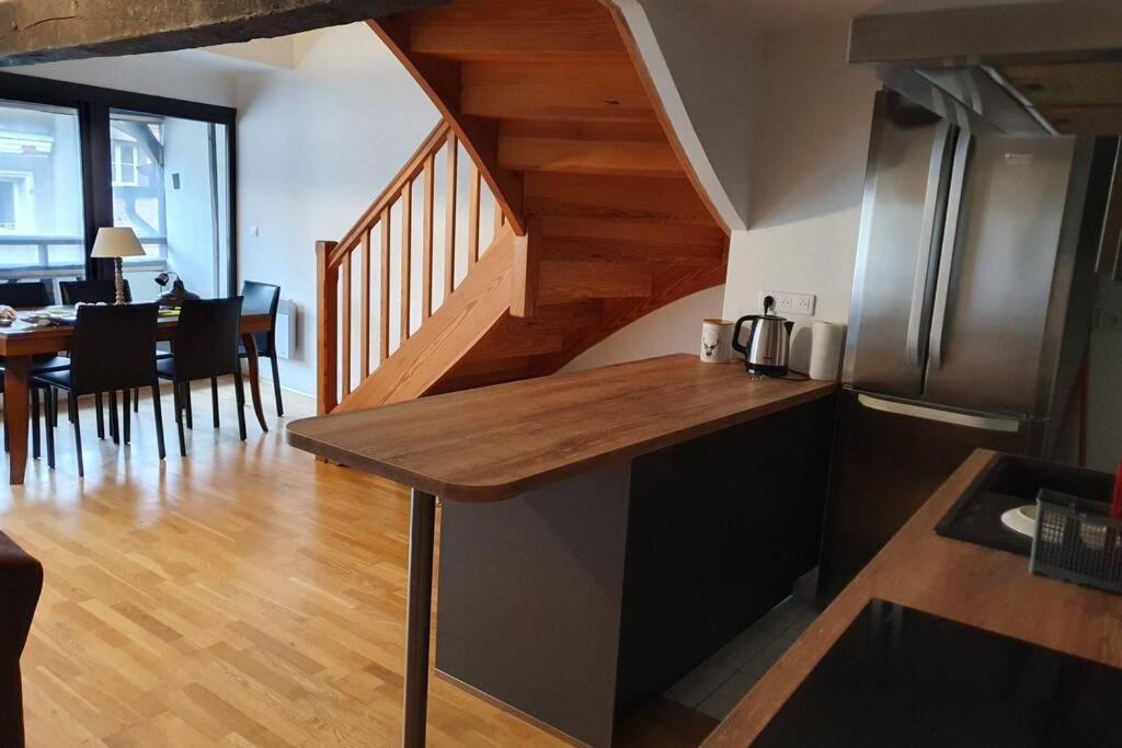 Appartement Exceptionnel 4 Etoiles Hyper Centre Albi 65 M2 Au 4Eme Etage Sans Ascenseur Avec Une Tour Du 12Eme Siecle Exteriör bild