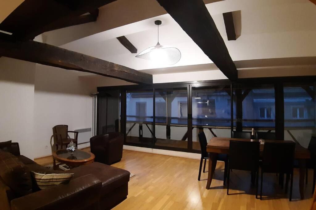 Appartement Exceptionnel 4 Etoiles Hyper Centre Albi 65 M2 Au 4Eme Etage Sans Ascenseur Avec Une Tour Du 12Eme Siecle Exteriör bild